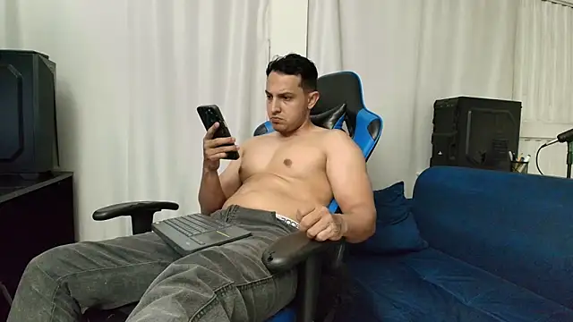 Snapshot of hott_dicks chatting on 18, 7, 2026 hott dicks online show from 18, 7, 2026