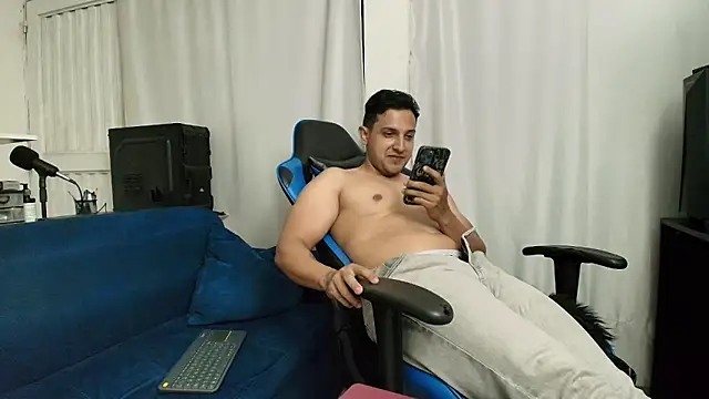Snapshot of hott_dicks chatting on 25, 7, 2026 hott dicks online show from 25, 7, 2026