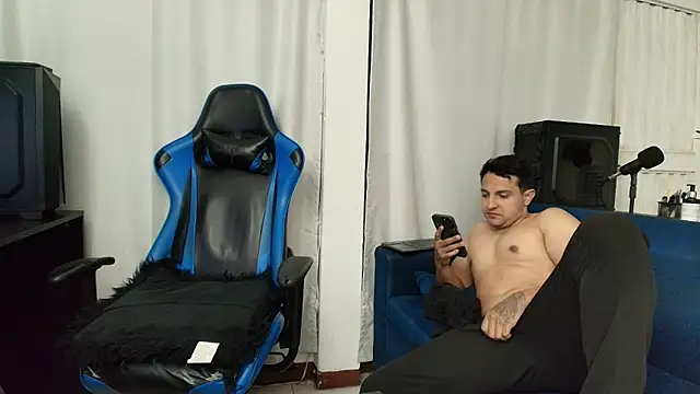 Snapshot of hott_dicks chatting on 7, 8, 2026 hott dicks online show from 7, 8, 2026