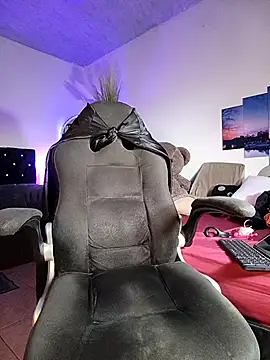 Snapshot of Naughty_Charly chatting on 2, 12, 2025 Naughty Charly online show from 2, 12, 2025