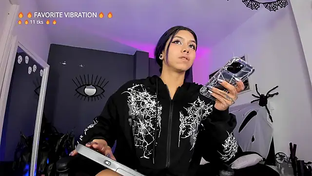 Snapshot of Raven_Witch_ chatting on 1, 2, 2026 Raven Witch online show from 1, 2, 2026