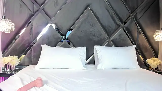 Snapshot of MaluDiaz chatting on 4, 2, 2026 MaluDiaz online show from 4, 2, 2026