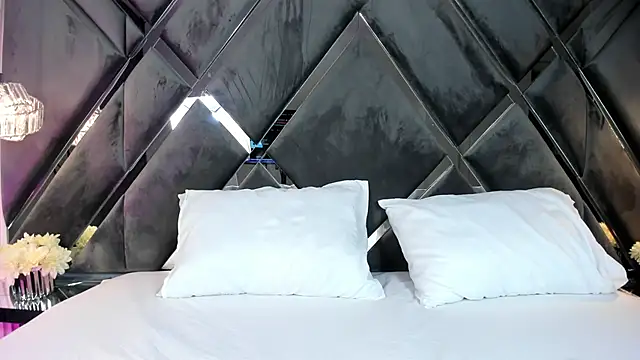 Snapshot of MaluDiaz chatting on 21, 2, 2026 MaluDiaz online show from 21, 2, 2026