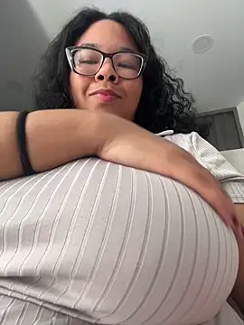 Snapshot of XMara chatting on 4, 2, 2026 XMara online show from 4, 2, 2026