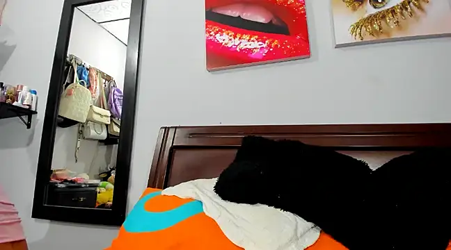 Snapshot of aleziiacam chatting on 15, 12, 2024 aleziiacam online show from 15, 12, 2024