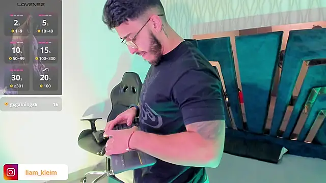 Liam Kleiin online show from 2, 12, 2025