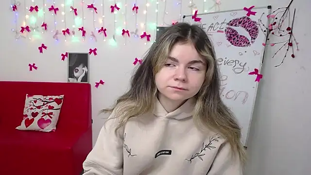 TinaRedly online show from 12, 3, 2026