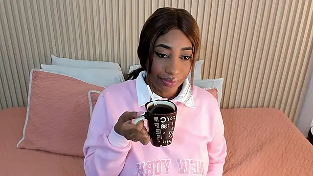 Snapshot of charlottebrowns_ chatting on 10, 11, 2025 charlottebrowns online show from 10, 11, 2025