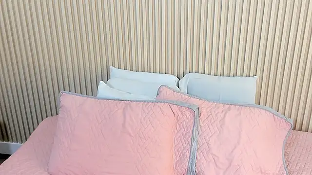 Snapshot of charlottebrowns_ chatting on 17, 11, 2025 charlottebrowns online show from 17, 11, 2025