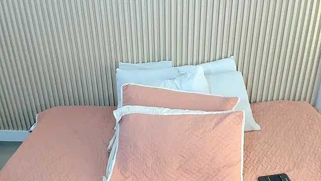 Snapshot of charlottebrowns_ chatting on 2, 12, 2025 charlottebrowns online show from 2, 12, 2025