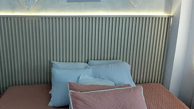 Snapshot of charlottebrowns_ chatting on 18, 12, 2025 charlottebrowns online show from 18, 12, 2025