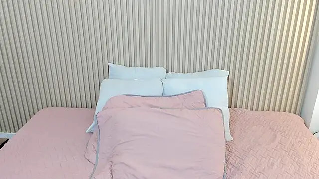 Snapshot of charlottebrowns_ chatting on 6, 4, 2026 charlottebrowns online show from 6, 4, 2026