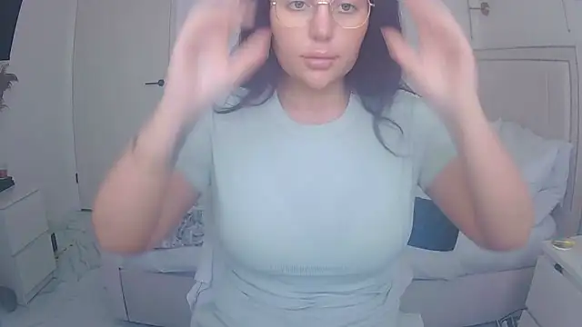 Snapshot of magical_mia chatting on 27, 4, 2026 magical mia online show from 27, 4, 2026