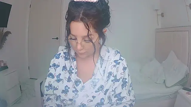 Snapshot of magical_mia chatting on 5, 5, 2026 magical mia online show from 5, 5, 2026