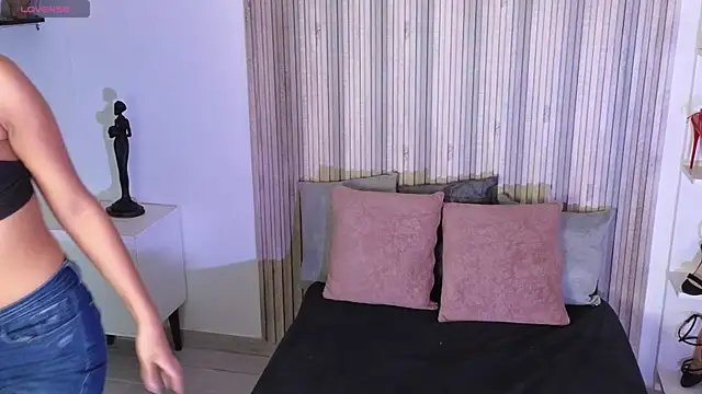 Snapshot of LissaWiild chatting on 11, 10, 2025 LissaWiild online show from 11, 10, 2025