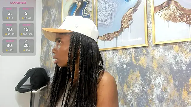 Snapshot of MonicaSchwartz chatting on 31, 10, 2025 MonicaSchwartz online show from 31, 10, 2025