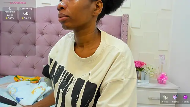 Snapshot of MonicaSchwartz chatting on 12, 11, 2025 MonicaSchwartz online show from 12, 11, 2025