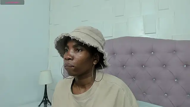 Snapshot of MonicaSchwartz chatting on 6, 4, 2026 MonicaSchwartz online show from 6, 4, 2026