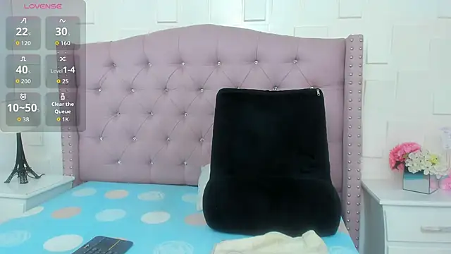 Snapshot of MonicaSchwartz chatting on 8, 4, 2026 MonicaSchwartz online show from 8, 4, 2026