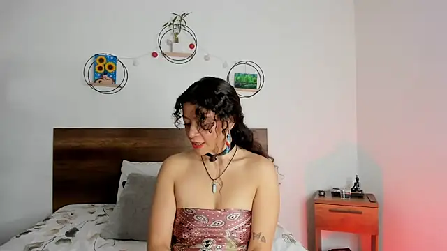 Snapshot of YenniferCurly chatting on 10, 1, 2025 YenniferCurly online show from 10, 1, 2025