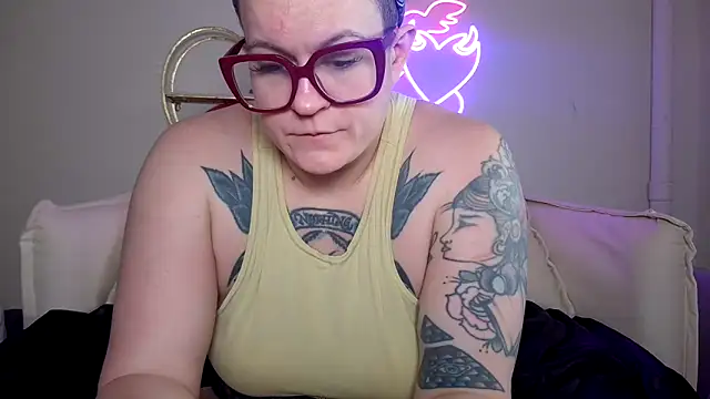 quinnmariexo online show from 2, 2, 2026