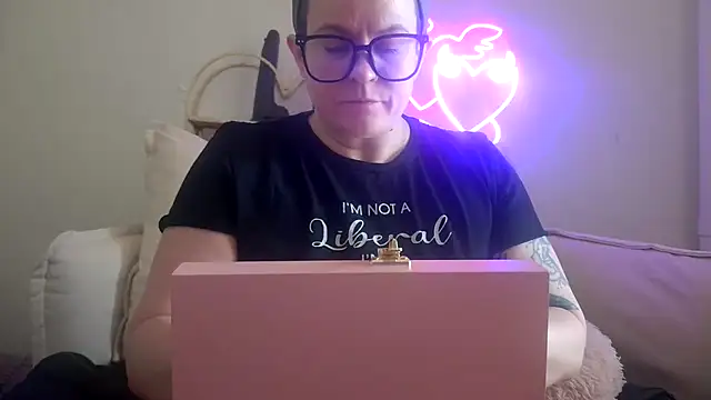 quinnmariexo online show from 9, 2, 2026