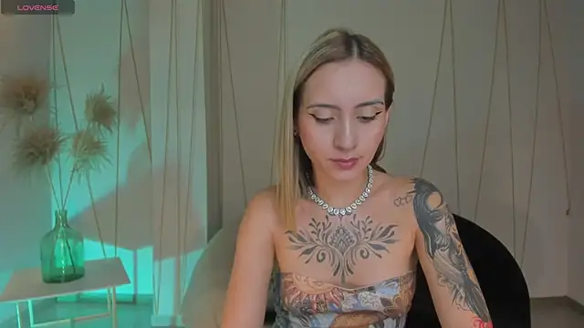 Snapshot of MollySundersX chatting on 28, 2, 2026 MollySundersX online show from 28, 2, 2026