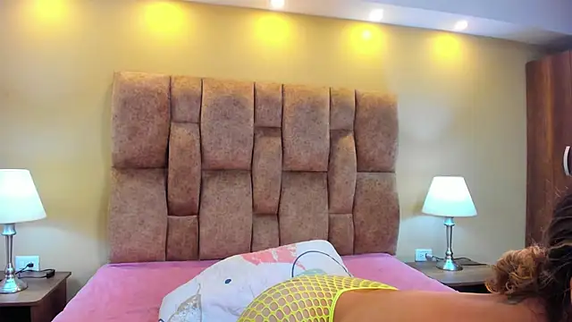 MiiaHot online show from 1, 12, 2025