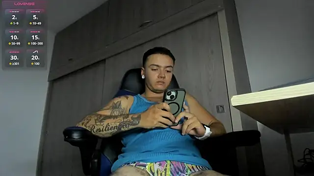 Snapshot of male_pussy chatting on 28, 5, 2026 male pussy online show from 28, 5, 2026