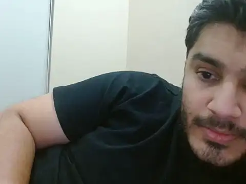 Snapshot of robintoit chatting on 4, 7, 2026 robintoit online show from 4, 7, 2026