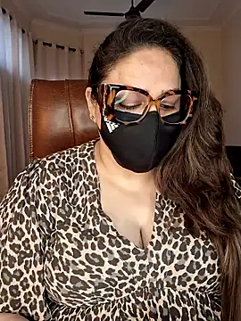 Snapshot of SEXY-Sardarni chatting on 5, 5, 2026 SEXY-Sardarni online show from 5, 5, 2026