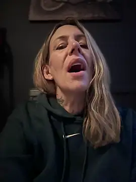 Snapshot of blondebitch2 chatting on 7, 2, 2025 blondebitch2 online show from 7, 2, 2025