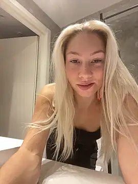 LuisaBecker online show from 11, 12, 2024