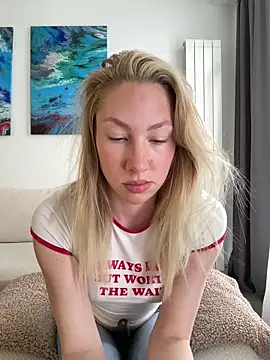 Snapshot of LuisaBecker chatting on 5, 5, 2026 LuisaBecker online show from 5, 5, 2026