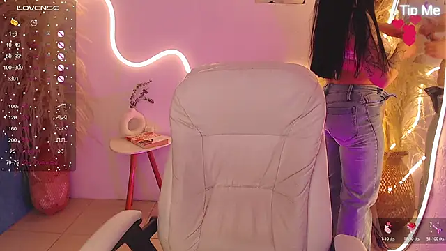 Snapshot of ViolettaHotLatin_ chatting on 8, 4, 2026 ViolettaHotLatin online show from 8, 4, 2026