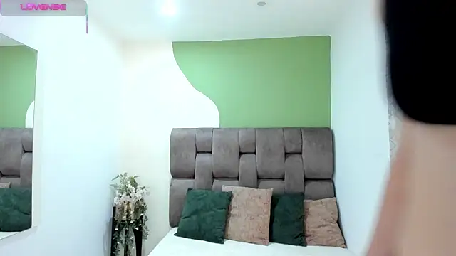  AlejaCruz  online show from 22, 11, 2025