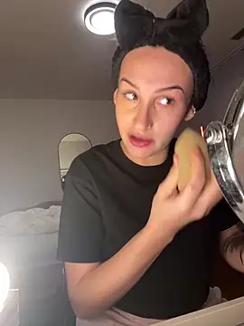 Snapshot of TheDirtyKiiwi chatting on 18, 12, 2024 TheDirtyKiiwi online show from 18, 12, 2024