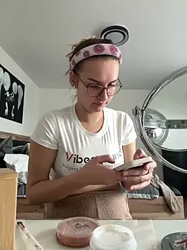 Snapshot of TheDirtyKiiwi chatting on 7, 1, 2025 TheDirtyKiiwi online show from 7, 1, 2025