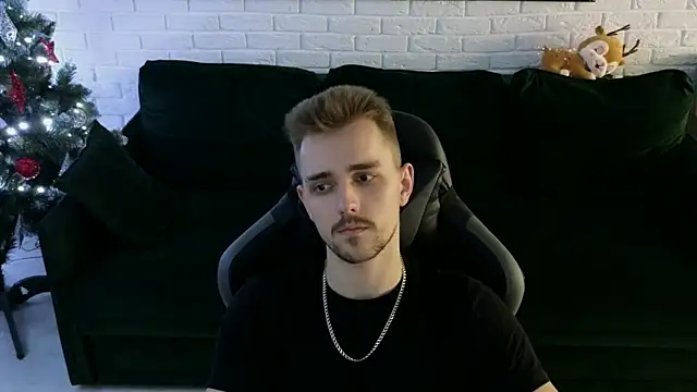 Snapshot of Larstar01 chatting on 27, 12, 2024 Larstar01 online show from 27, 12, 2024