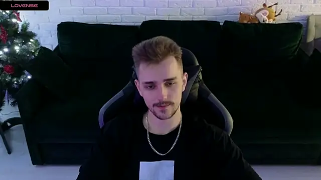 Snapshot of Larstar01 chatting on 29, 12, 2024 Larstar01 online show from 29, 12, 2024