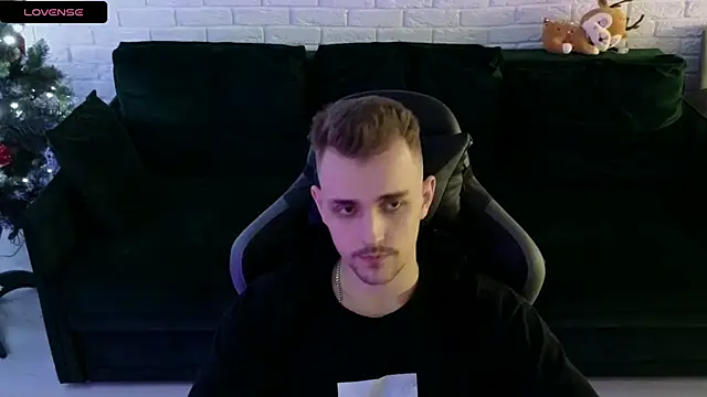 Snapshot of Larstar01 chatting on 30, 12, 2024 Larstar01 online show from 30, 12, 2024