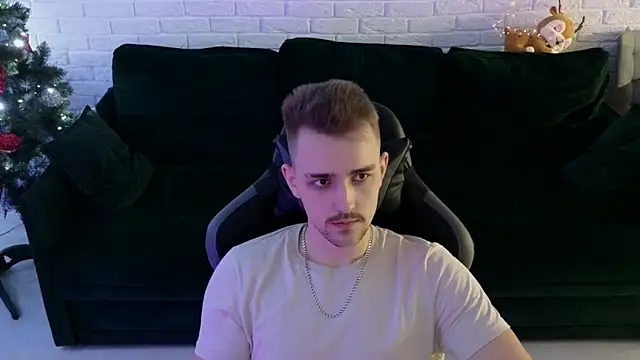 Snapshot of Larstar01 chatting on 7, 1, 2025 Larstar01 online show from 7, 1, 2025