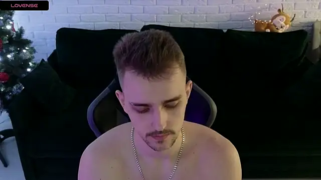 Snapshot of Larstar01 chatting on 7, 1, 2025 Larstar01 online show from 7, 1, 2025