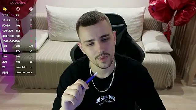 Snapshot of Larstar01 chatting on 18, 11, 2025 Larstar01 online show from 18, 11, 2025