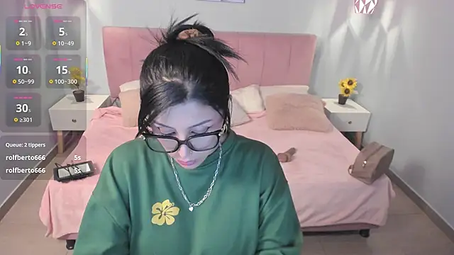 Snapshot of tiffani__love chatting on 22, 3, 2025 tiffani love online show from 22, 3, 2025
