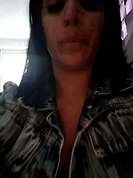 tiffani  love online show from 28, 11, 2025