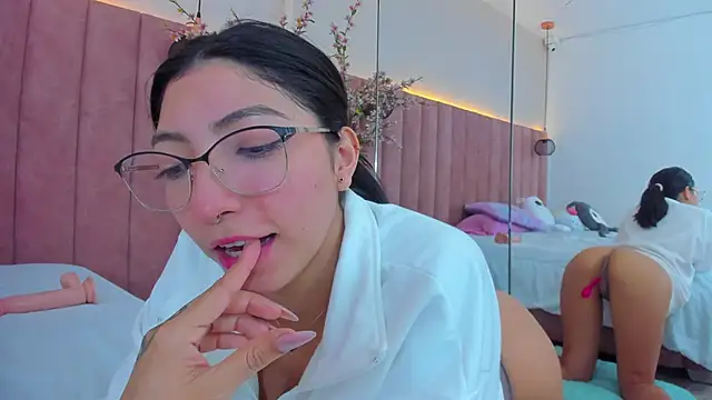Snapshot of MarianaBranzz chatting on 10, 2, 2025 MarianaBranzz online show from 10, 2, 2025