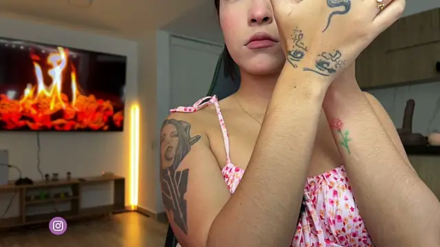 Snapshot of MarianaBranzz chatting on 8, 5, 2026 MarianaBranzz online show from 8, 5, 2026