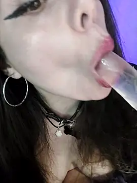 Kimiechanuwu online show from 7, 2, 2026