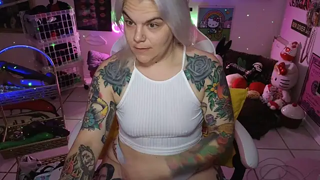 Snapshot of CherryBombBomb chatting on 2, 12, 2024 CherryBombBomb online show from 2, 12, 2024